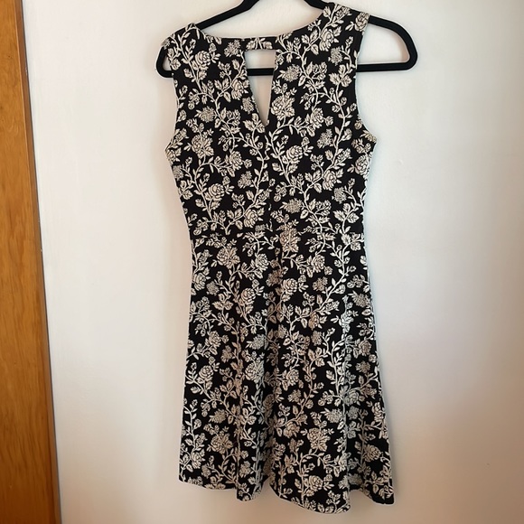 Smart set damask A line dress. Size small. - Picture 3 of 3